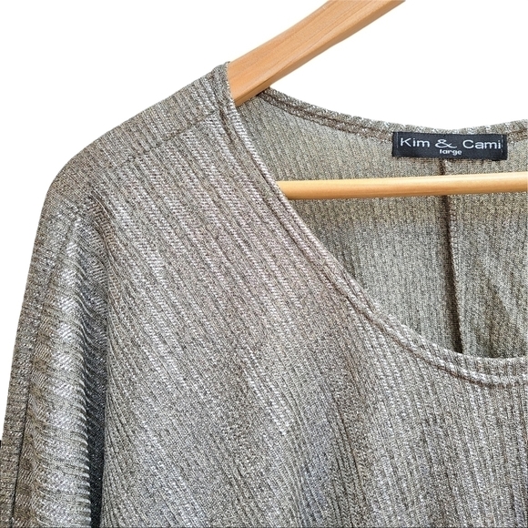 Kim & Cami Metallic Silver Batwing Style Top, Knit Fabric, Size Large - Picture 3 of 7